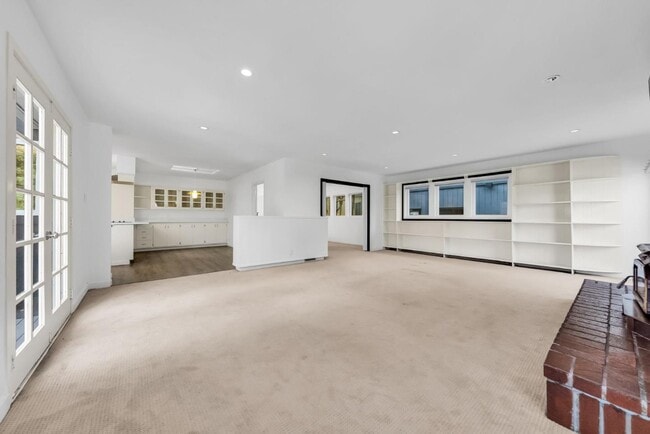 Building Photo - 280 Angelita Ave