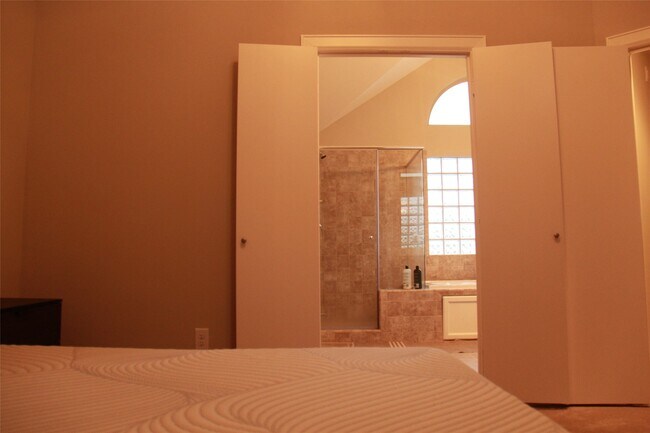 Building Photo - 3703 Main Poplar Dr