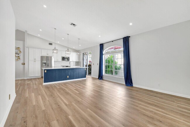 Building Photo - 3947 Redondo Way