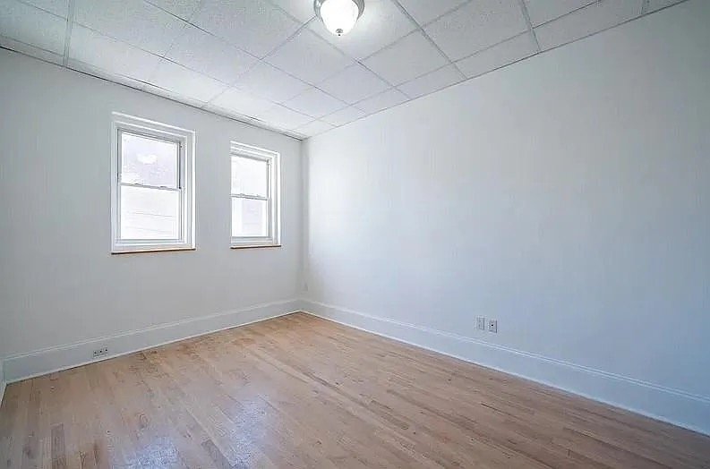 Building Photo - 510 Monroe St