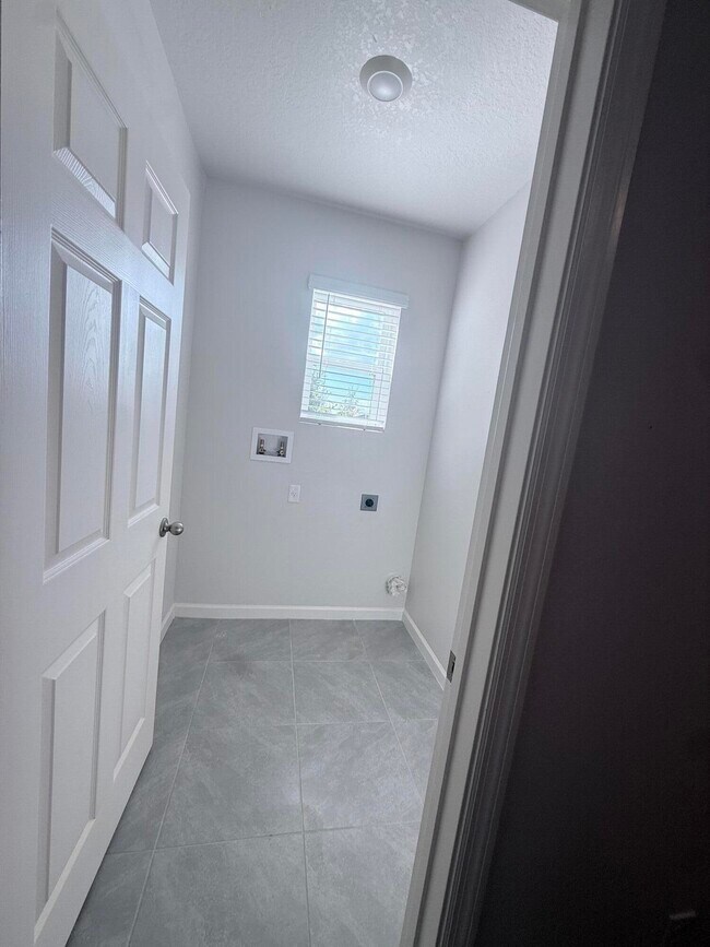 Building Photo - 12134 Rimini Wy