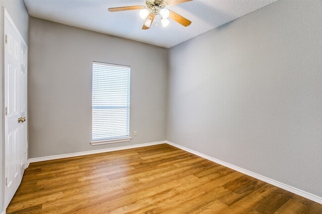 Building Photo - 7120 Axis Ct