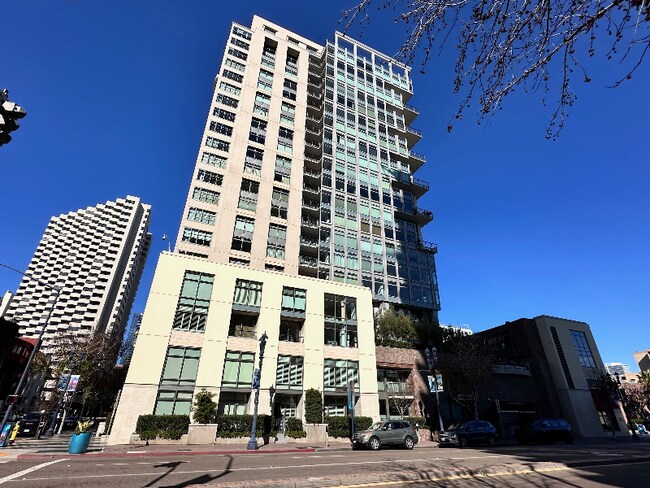 Building Photo - 654 Front St