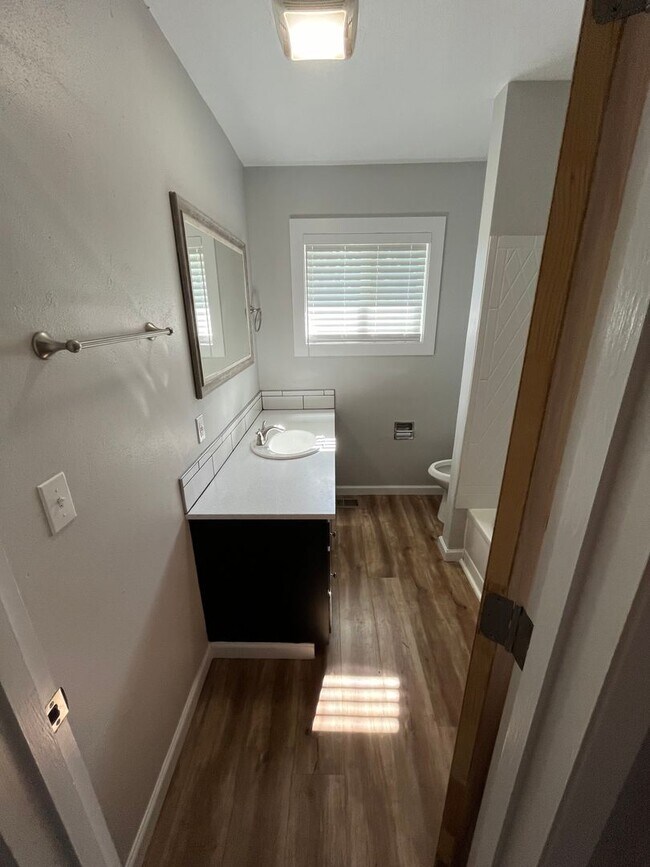 Building Photo - Newly remodeled 2 bedroom 1 bath duples