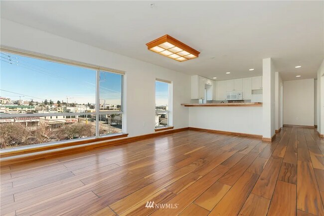 Living Room - 321 10th Ave S