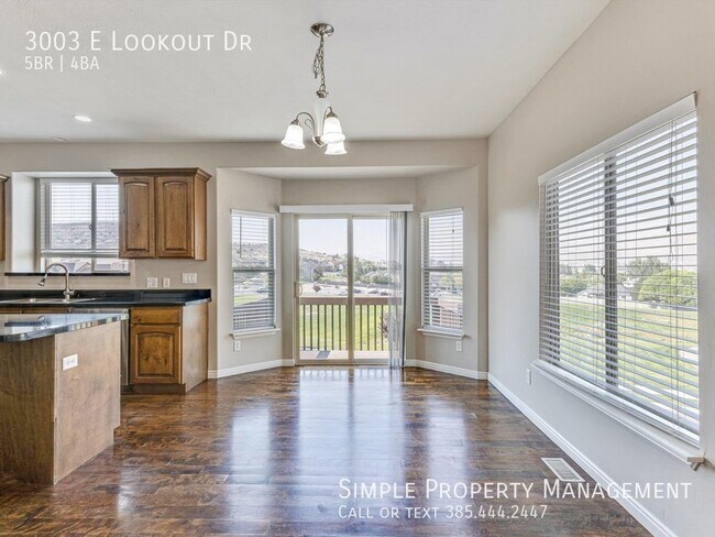 Building Photo - 3003 E Lookout Dr