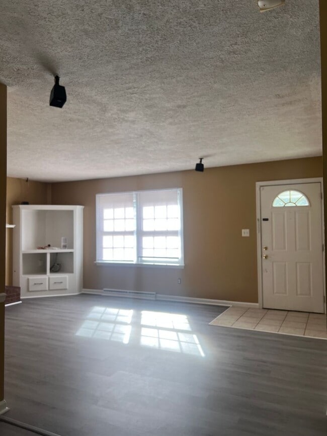 Building Photo - 848 Catalina Dr