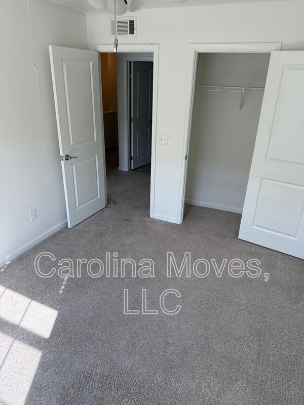 Building Photo - 405 Christiane Way