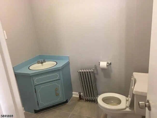 Building Photo - 18 Hilton St