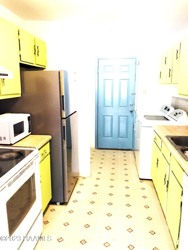 Building Photo - 413 Knollwood Cir