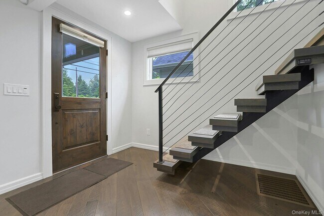 Building Photo - 505 Bedford Rd