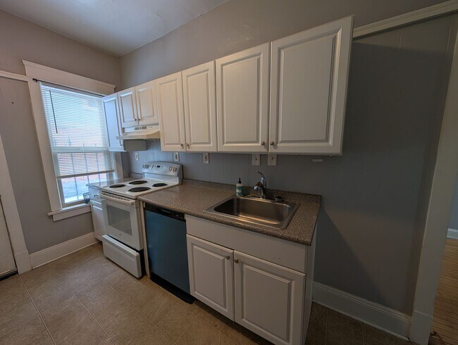 Building Photo - 5807-5807 Franklin Blvd