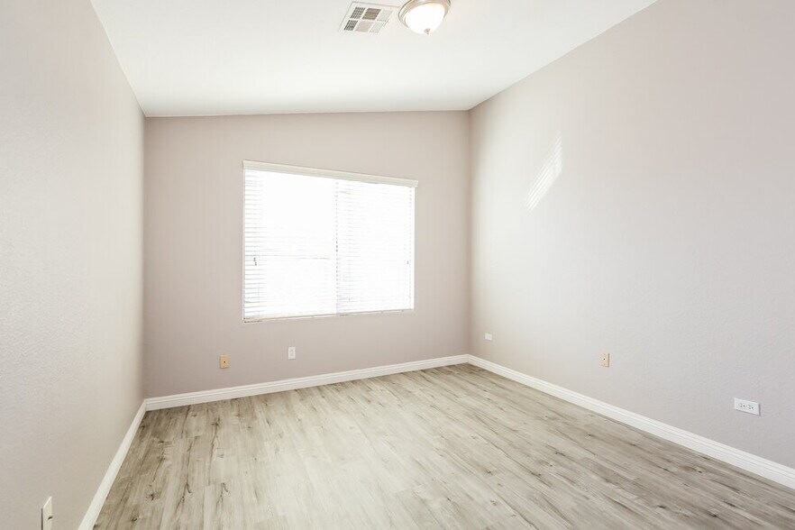 Building Photo - 6553 Raven Hall St