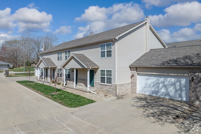 Alternate Image - Maple Hill Townhomes