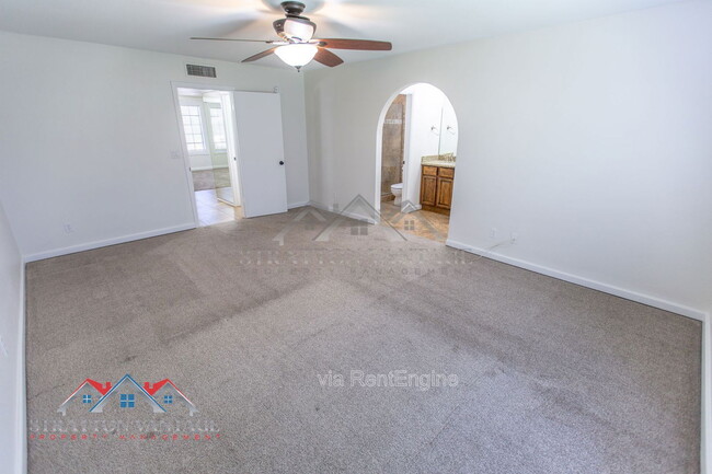 Building Photo - 1928 N Kachina