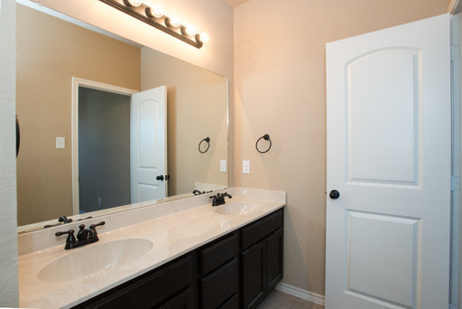 Building Photo - Beautiful 3 Bedroom Duplex Located in Waco...