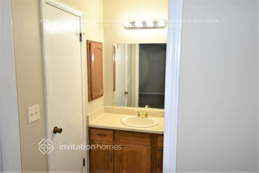 Building Photo - 3833 Seton Hall Dr