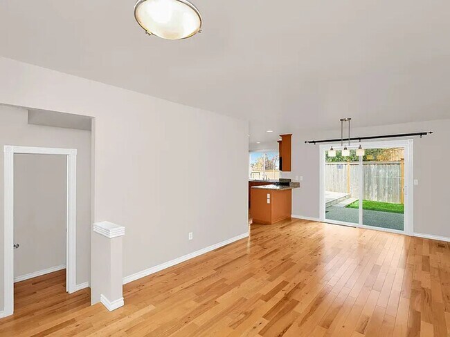 Building Photo - 1856 S Brandon Pl