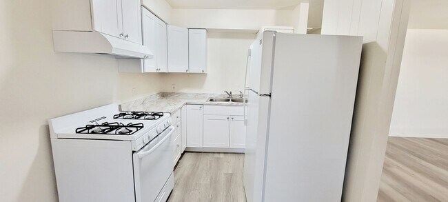 Building Photo - NSUR1259 2205 Cedar1-4