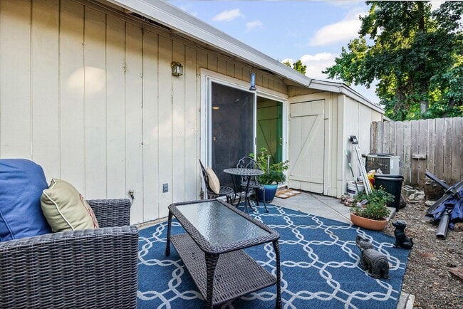 Building Photo - Updated Condo In Richfield Gardens Community!