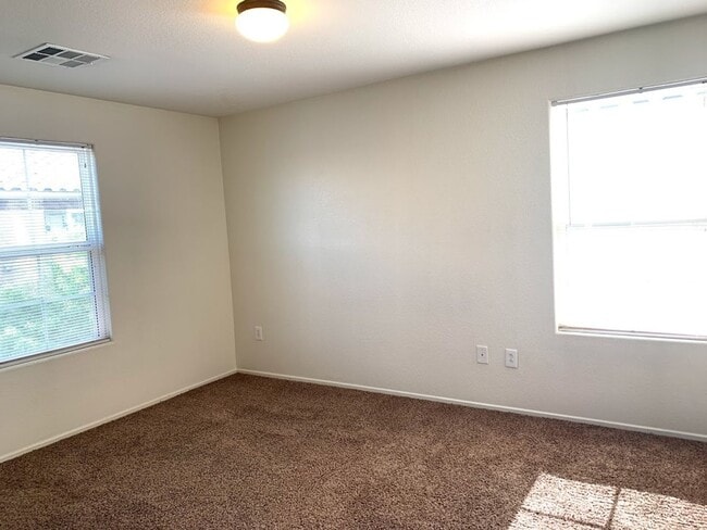 Building Photo - Ready for Move In