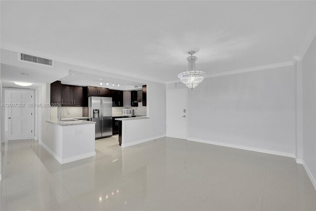 Building Photo - 405 N Ocean Blvd