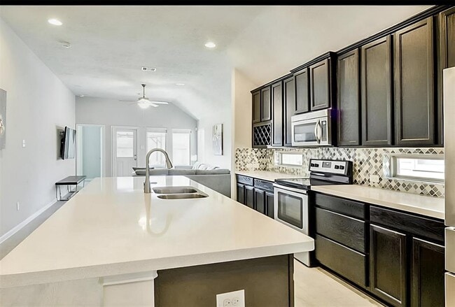 Building Photo - 20711 Winghaven Dr