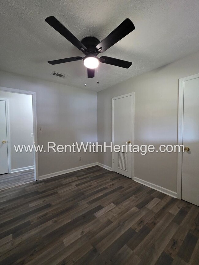 Building Photo - 5990 Peco Ln