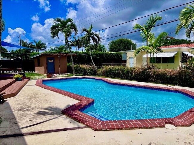 Building Photo - 8431 SW 28th St