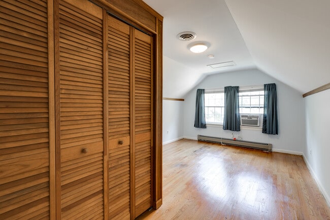 Building Photo - Beautiful Midlothian Rental in Prime Location! ***Available Early-Mid February***