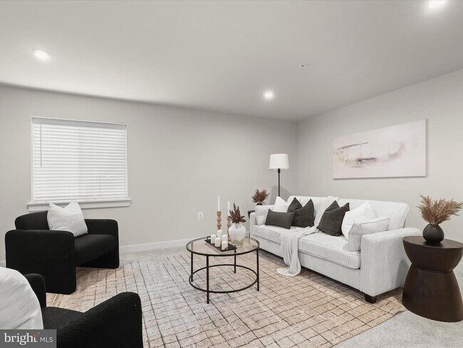 Building Photo - 4738 Naples Ave