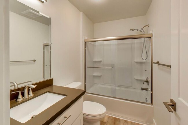 Building Photo - 1662 Hollenbeck Ave