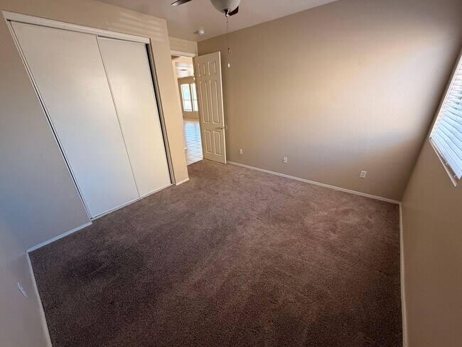 Building Photo - Spacious 3 Bedroom Single Story Peoria With A 3 Car Garage