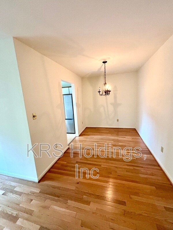 Building Photo - 542 Whitcover Cir