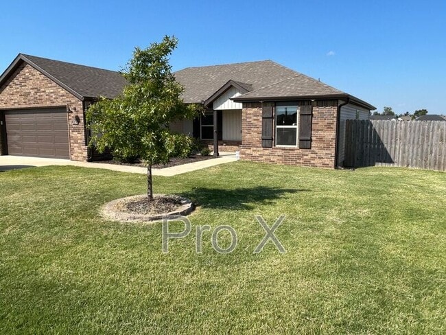 Building Photo - 419 N Mojave St