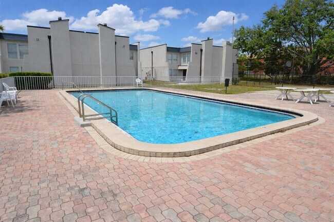 Building Photo - 5004 Castile Pl