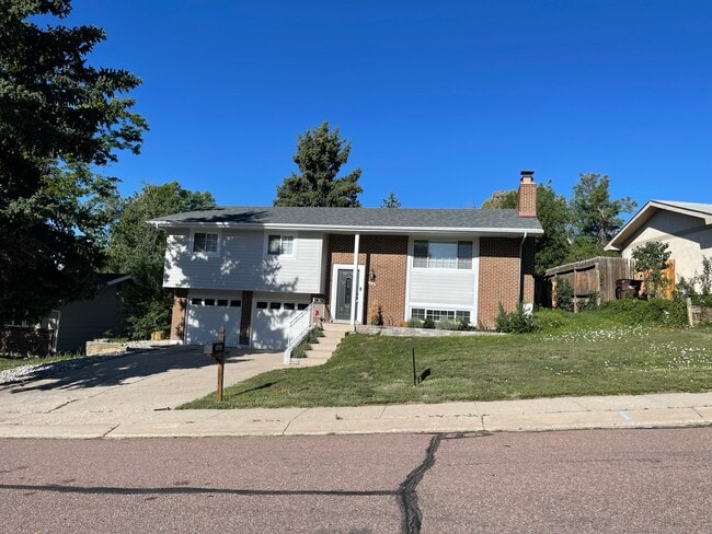 Building Photo - 2640 Villa Loma Dr