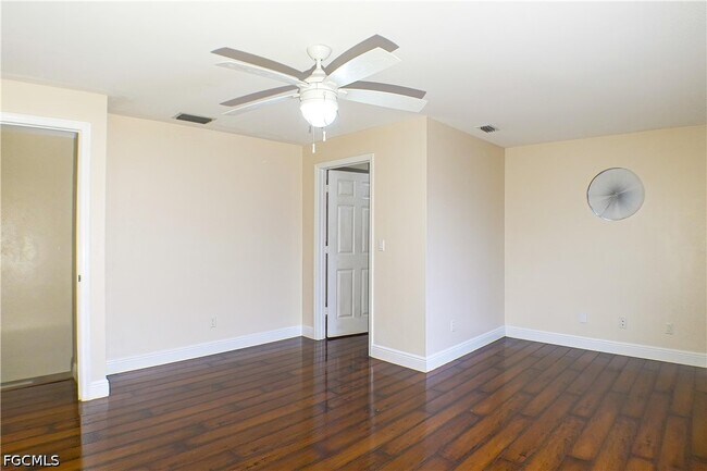 Building Photo - 160 Lady Palm Dr