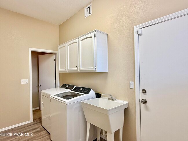 Building Photo - 4871 Butterfly Dr