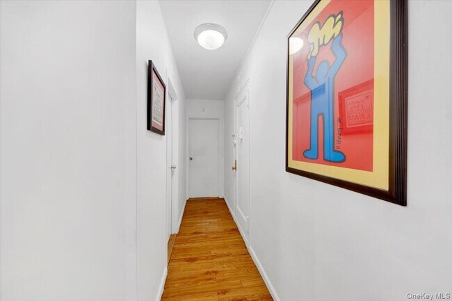 Building Photo - 2630 Kingsbridge Terrace