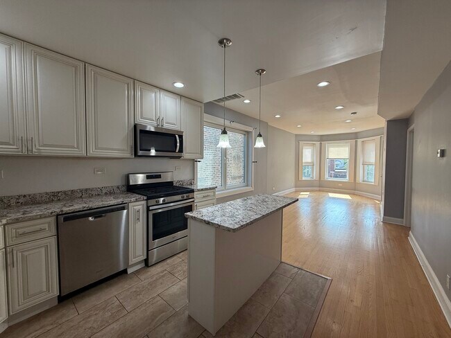 Building Photo - 2449 N Ridgeway Ave