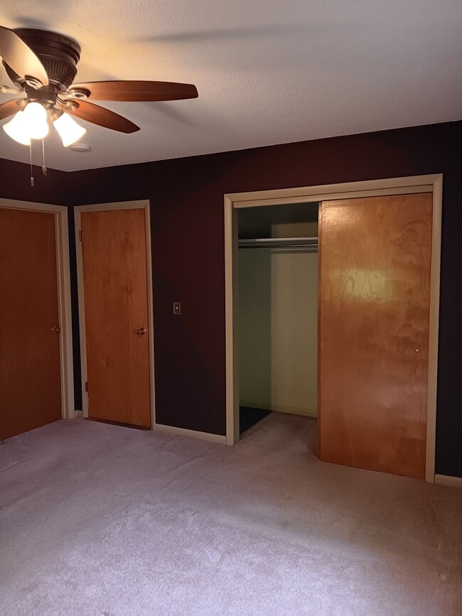 Building Photo - 2479 Malletts Bay Ave