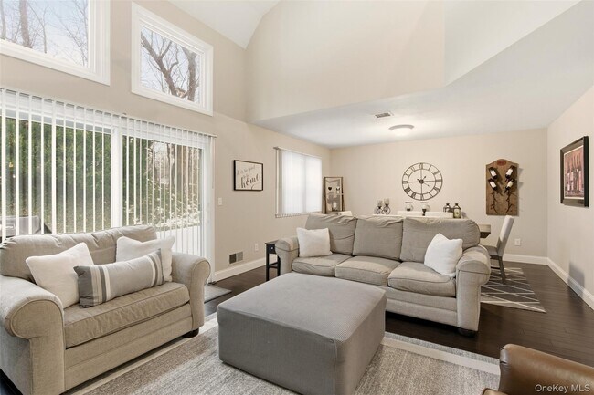 Building Photo - 11 Indian Trce