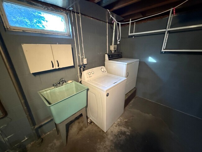 Building Photo - Charming 2-Bed/2-Bath Ranch with Garage — Rent-to-Buy Opportunity in Fremont, NE!