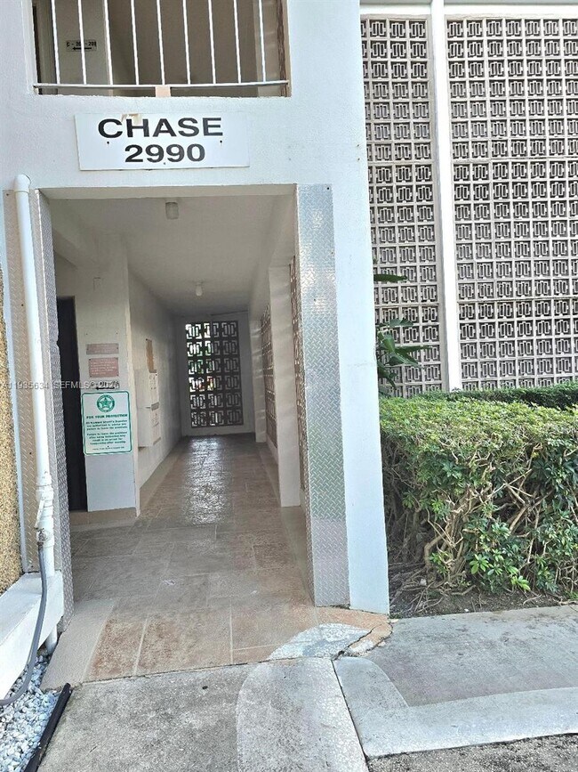 Building Photo - 2990 NE 16th Ave