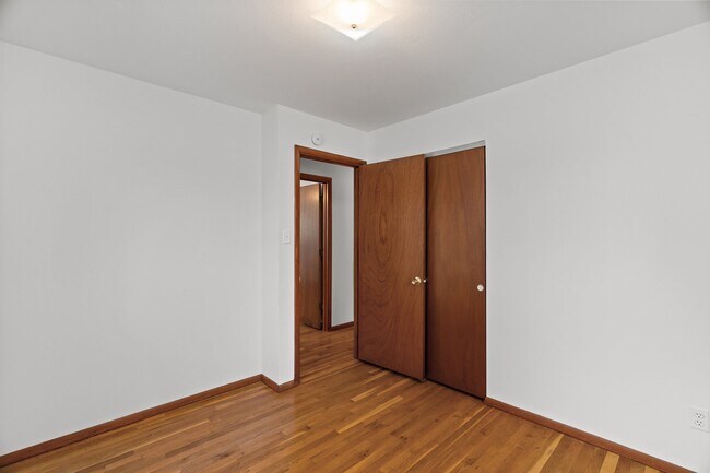 Building Photo - 6138 Emerald Ave
