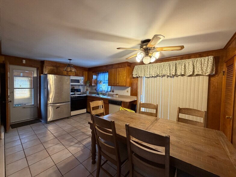 Building Photo - 19 Kenberma Rd