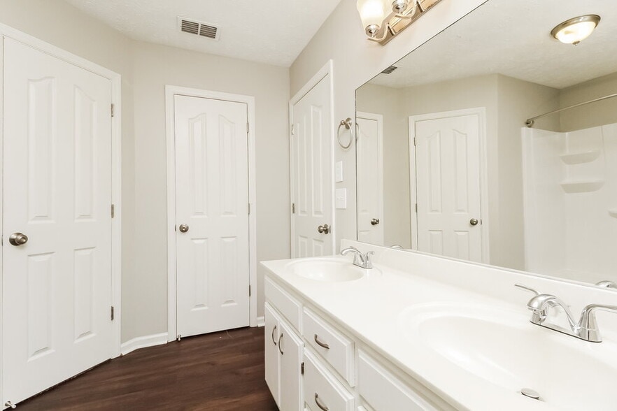 Building Photo - 1606 Vista Ct