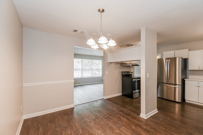 Building Photo - 2123 Patou Dr W