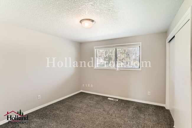 Building Photo - Wonderful Single Level Beaverton Home with...